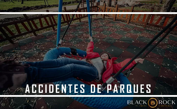 Niño jugando en un columpio en un parque | Black Rock Law